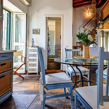 아파트 Loft Il Mare Front Sea *